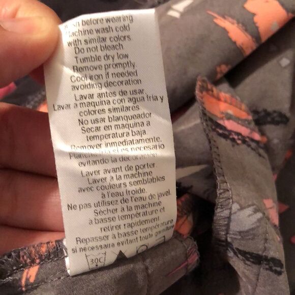 Infinity S Charcoal Gray Neon Pastel Paintbrush Strokes Stretch Scrub Top - Picture 14 of 15